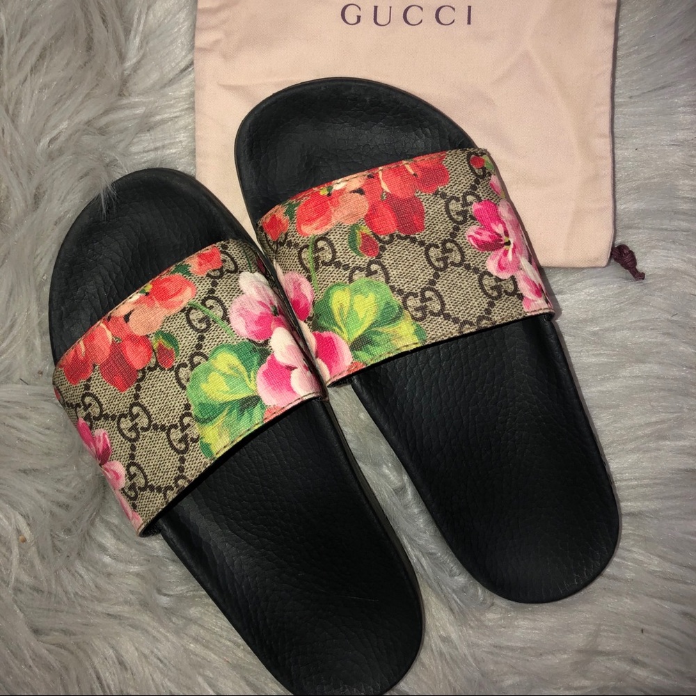 Gucci Women’s Pursuit Pool Slide Sandals